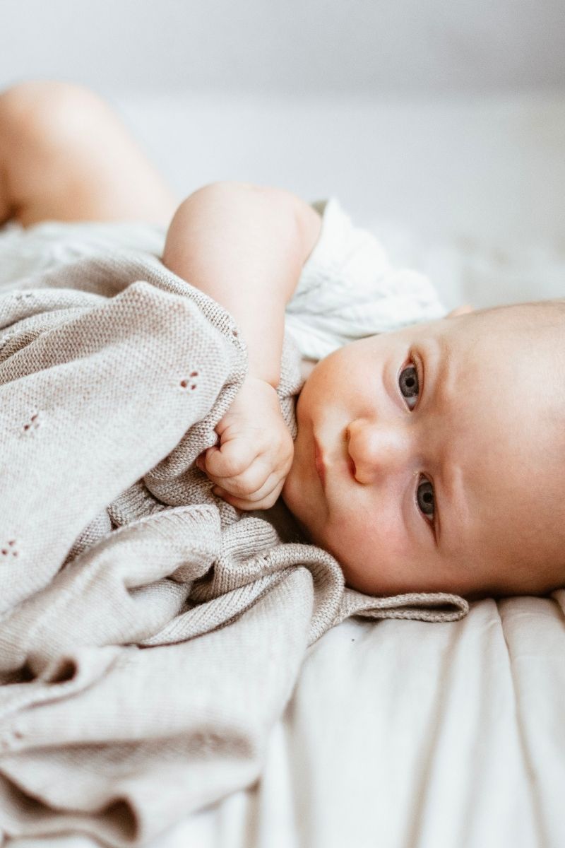 Babydecke aus 100% Merinowolle mit Namen bestickt "Apollo" in "Taupe, Beige, Brown, Gray, Blue, Sage" 75x100 cm I Ander