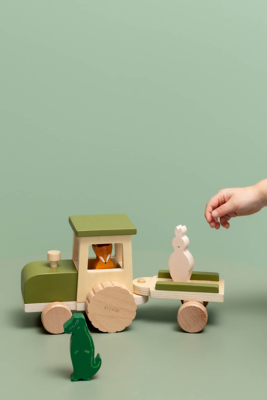 Traktor aus Holz mit Anhänger  "Animals" I Trixie