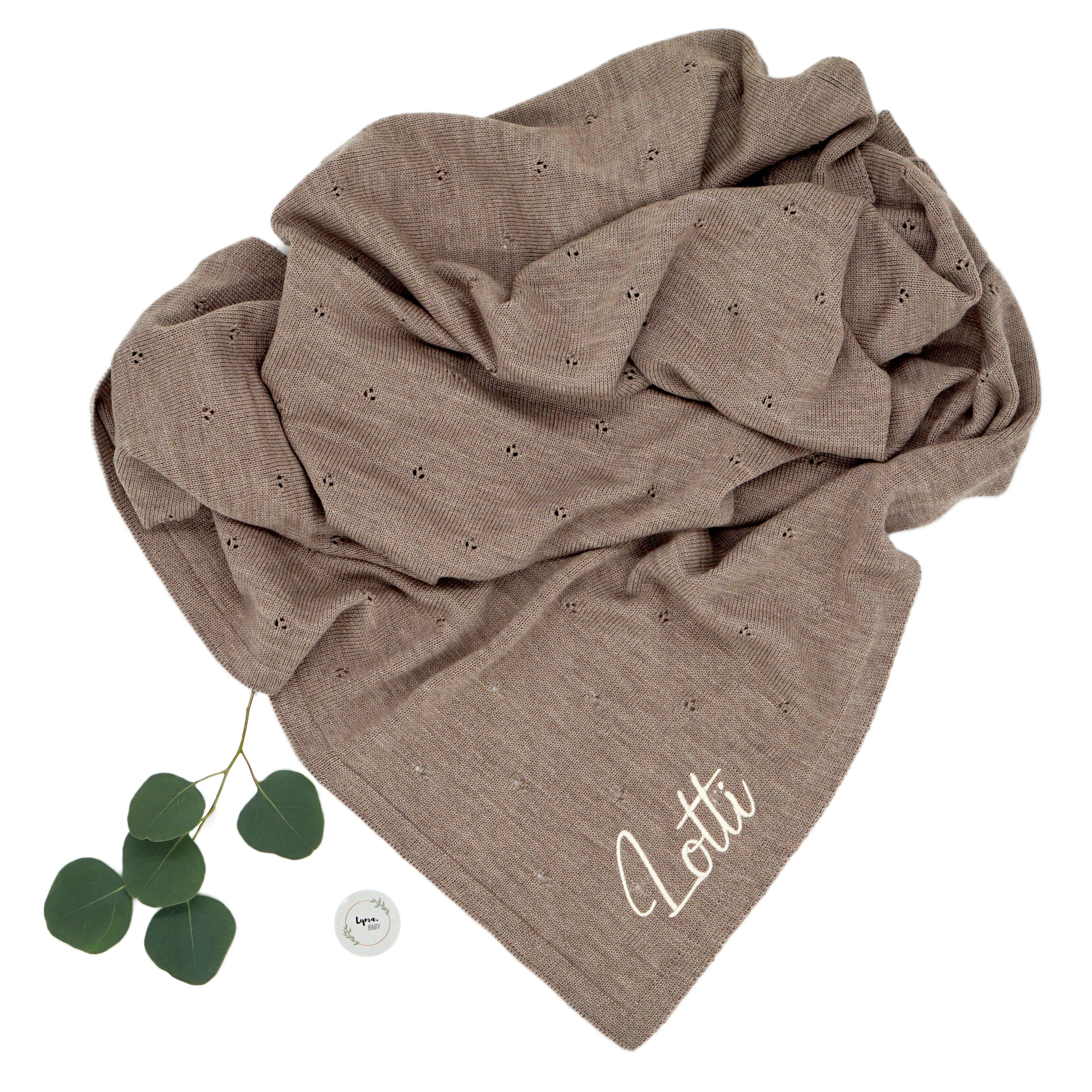 Babydecke aus 100% Merinowolle mit Namen bestickt "Apollo" in "Beige, Taupe, Gray"  75x100 cm I Ander
