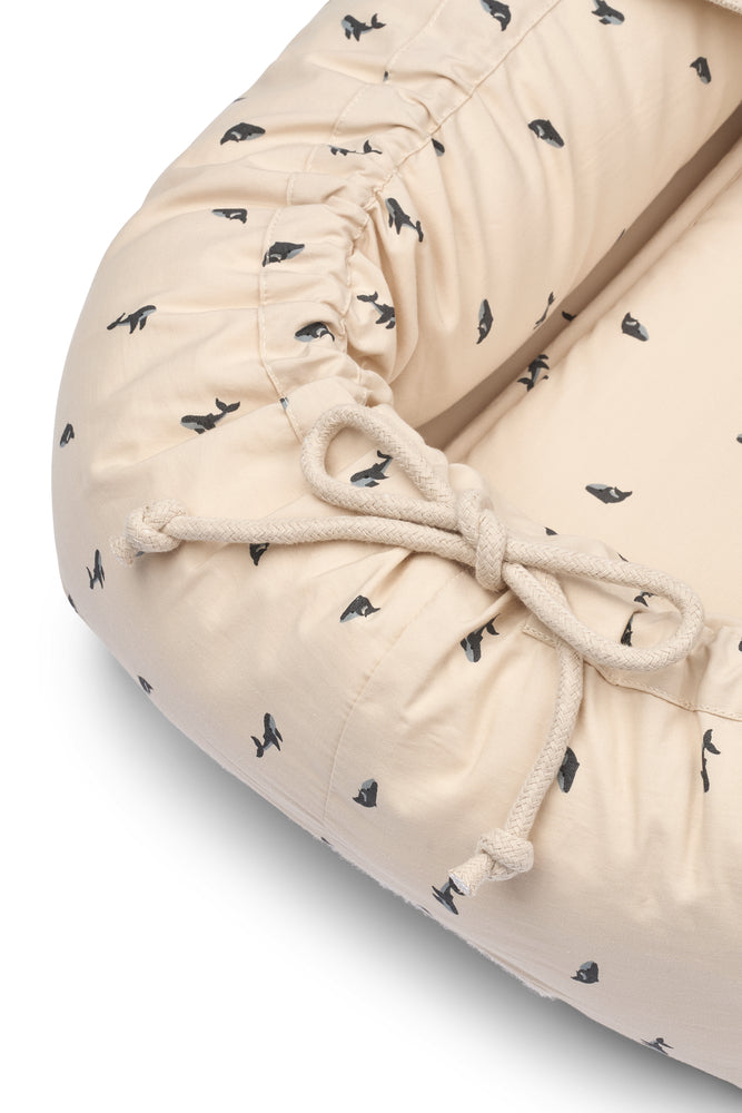 Babynest "Gro - Mini Whale/Sandy" I Liewood