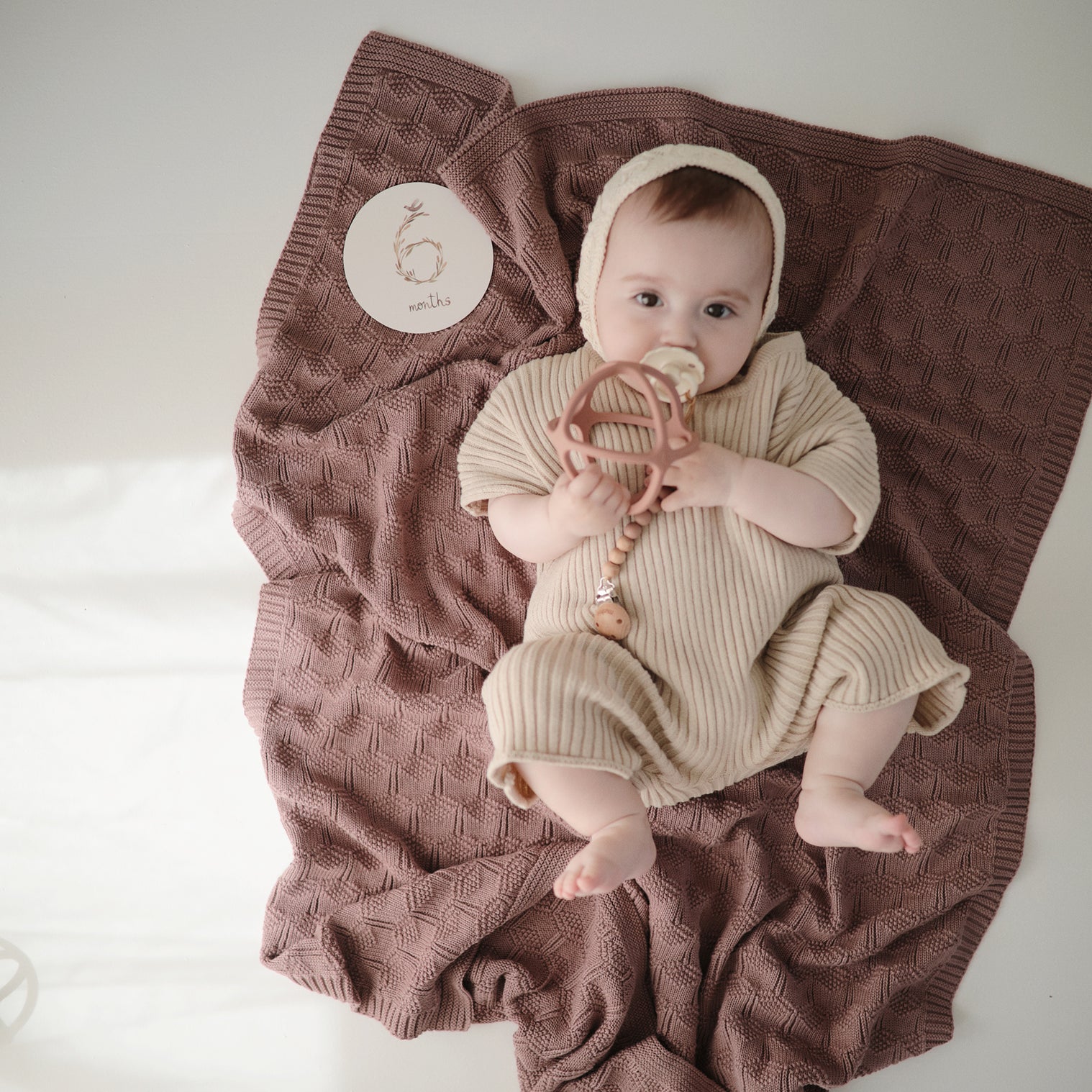 Gestrickte Babydecke „Honeycomb Desert Rose“ I Mushie